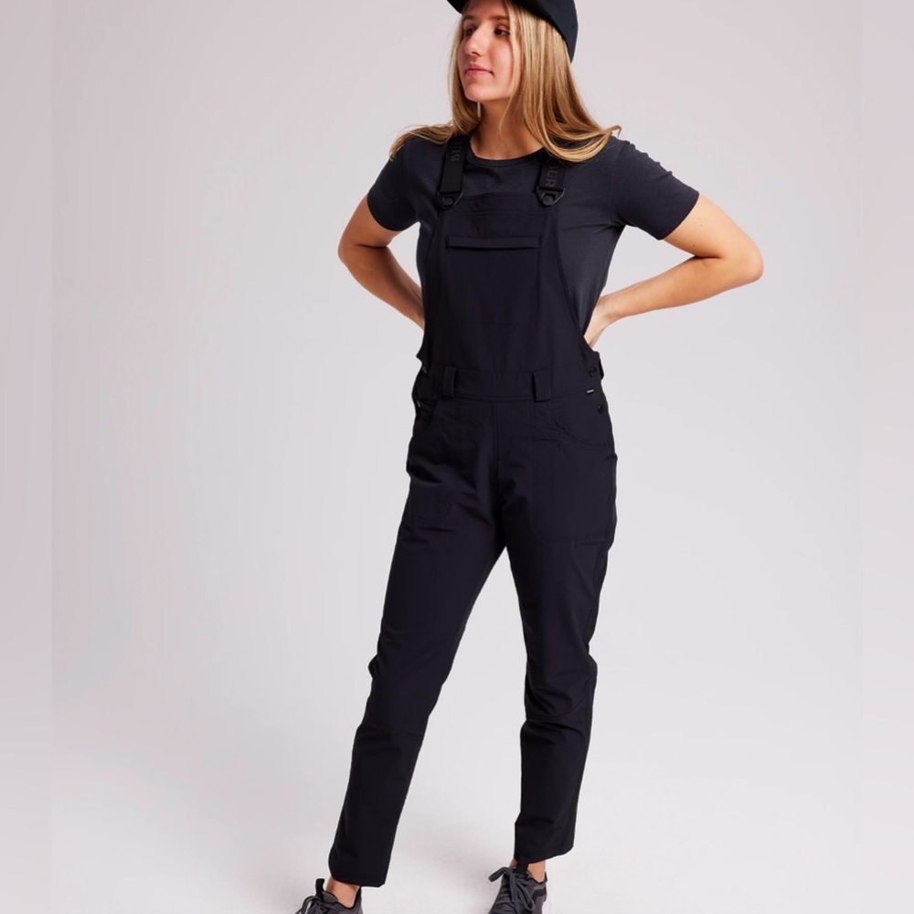 BURTON - WOMEN'S 29 - BLACK MULTIPATH OVERALLS